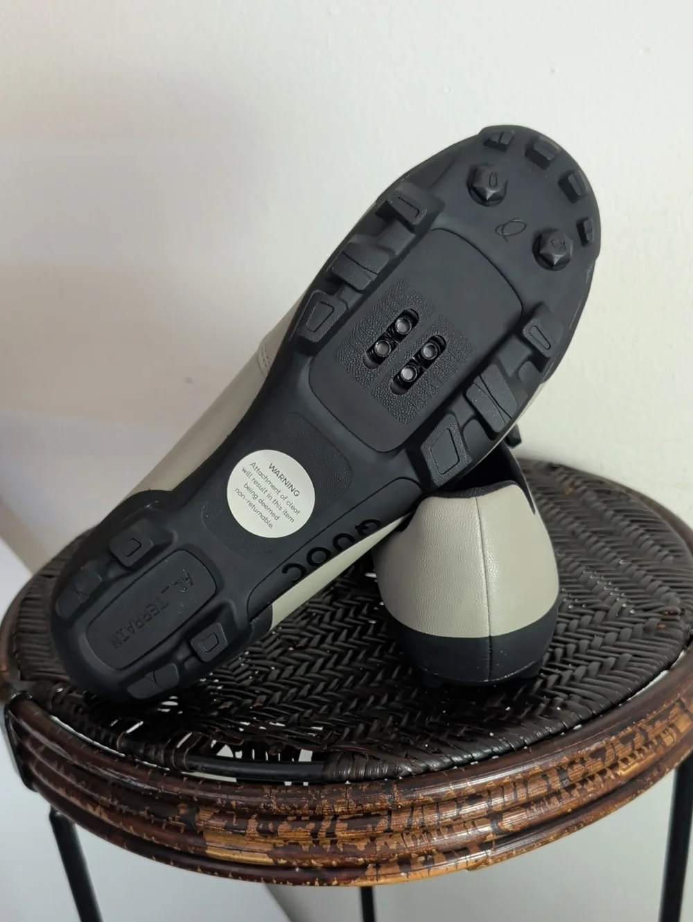 QUOC Escape Off-Road Cycling Shoes Left Shoe Sz 45 Right Shoe Size 44